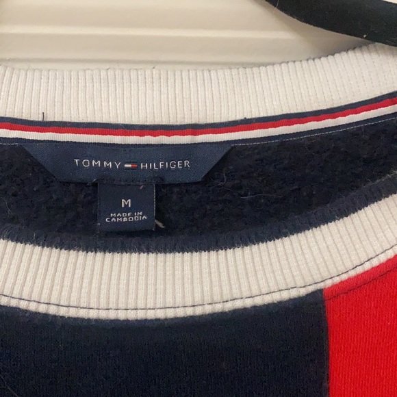 FREE SHIPPING Tommy Hilfiger crewneck - Picture 2 of 5